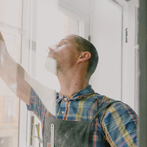 guy-cleaning-window